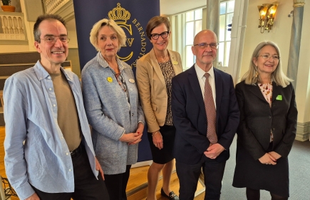 Medverkande på fredsdagen fr. v. Brian Palmer,  Anna Hägg-Sjöquist, Maria Haglund, Folke Bernadotte Jr, och Erika Aronowisch